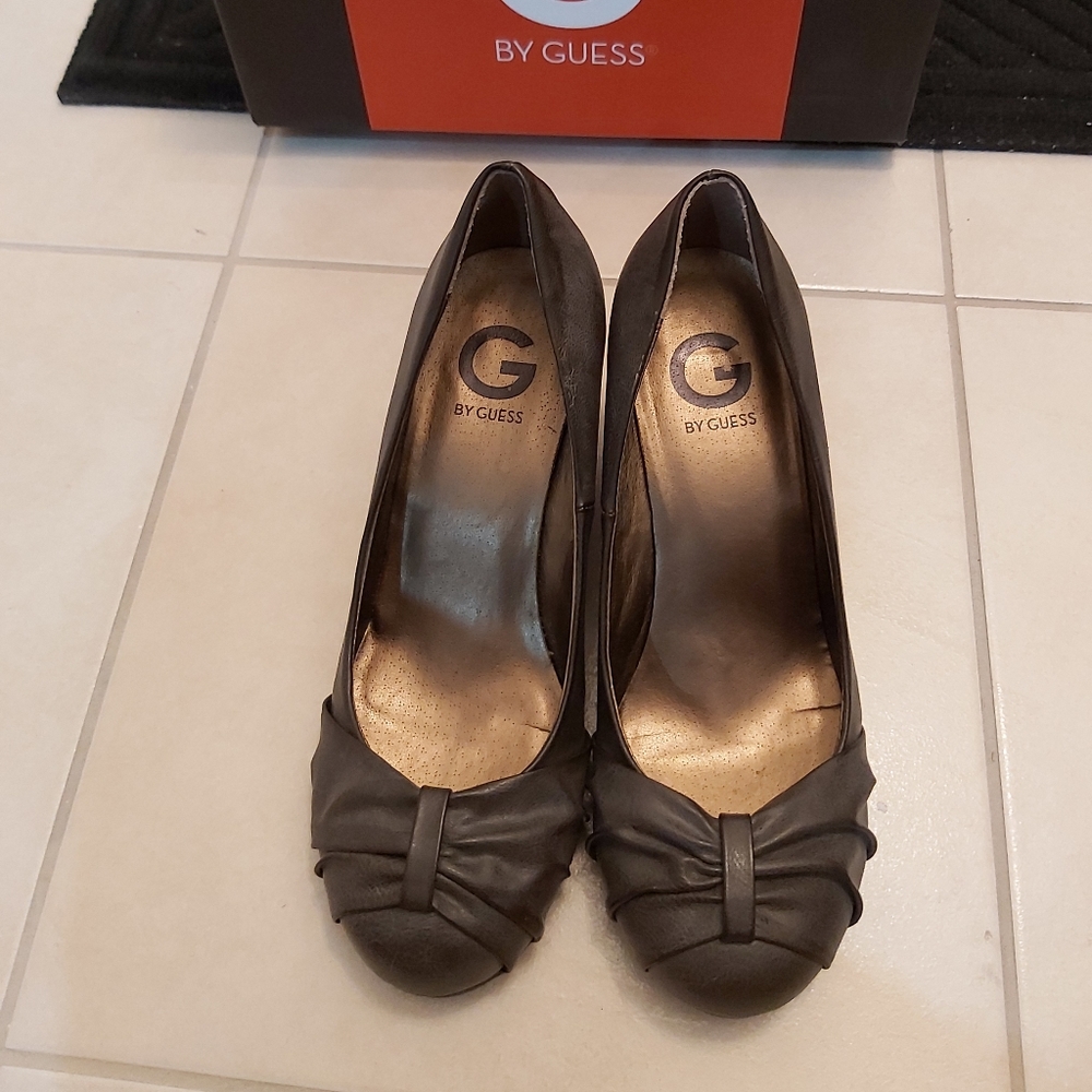 Round Toe Heels 👠 - Picture 1 of 3